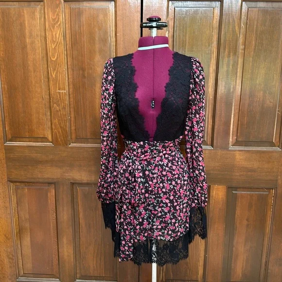 Love and Lemons x Victoria’s Secret Collab Dress Robe - Picture 1 of 6